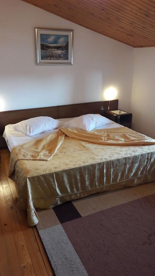 Apartments And Rooms Ana Pomer 217 외부 사진