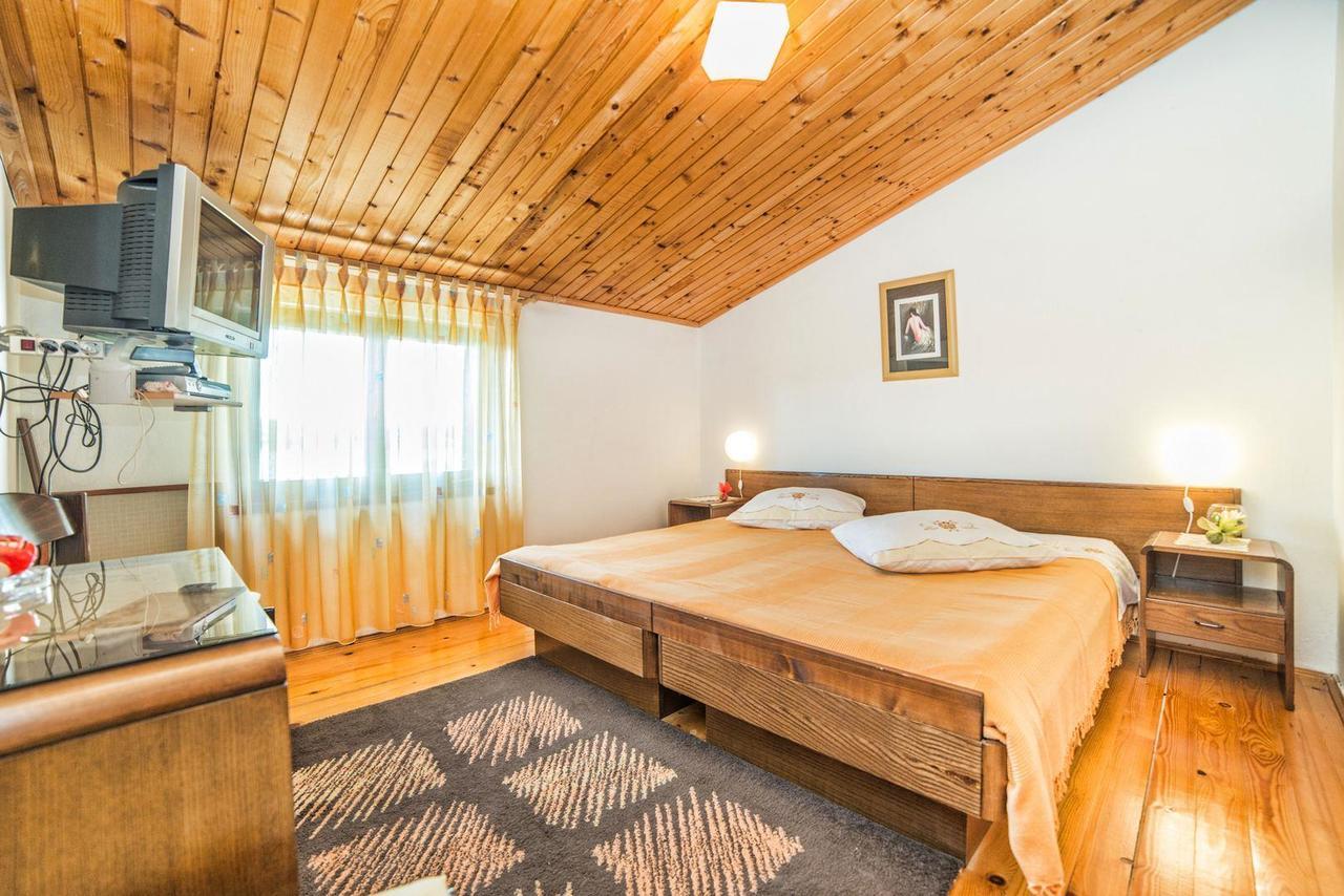 Apartments And Rooms Ana Pomer 217 외부 사진