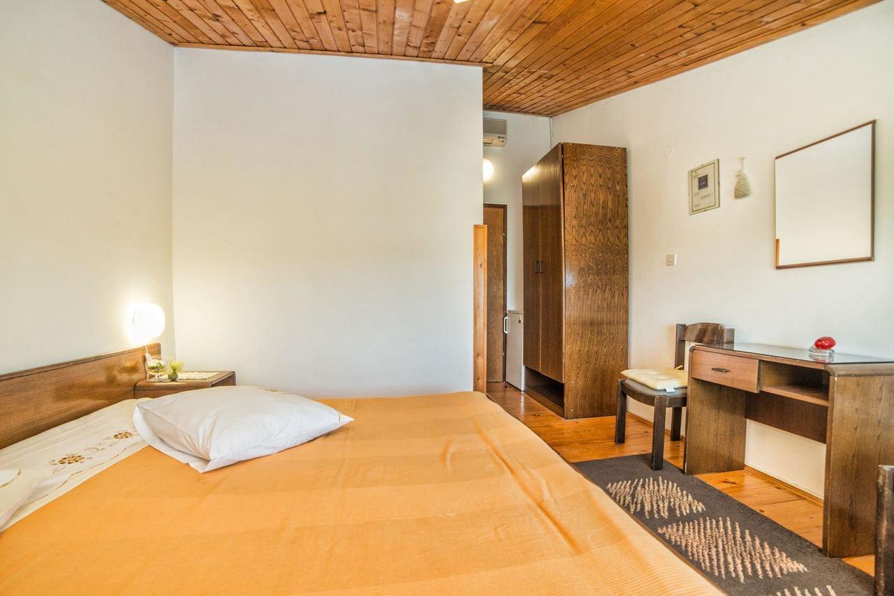 Apartments And Rooms Ana Pomer 217 외부 사진